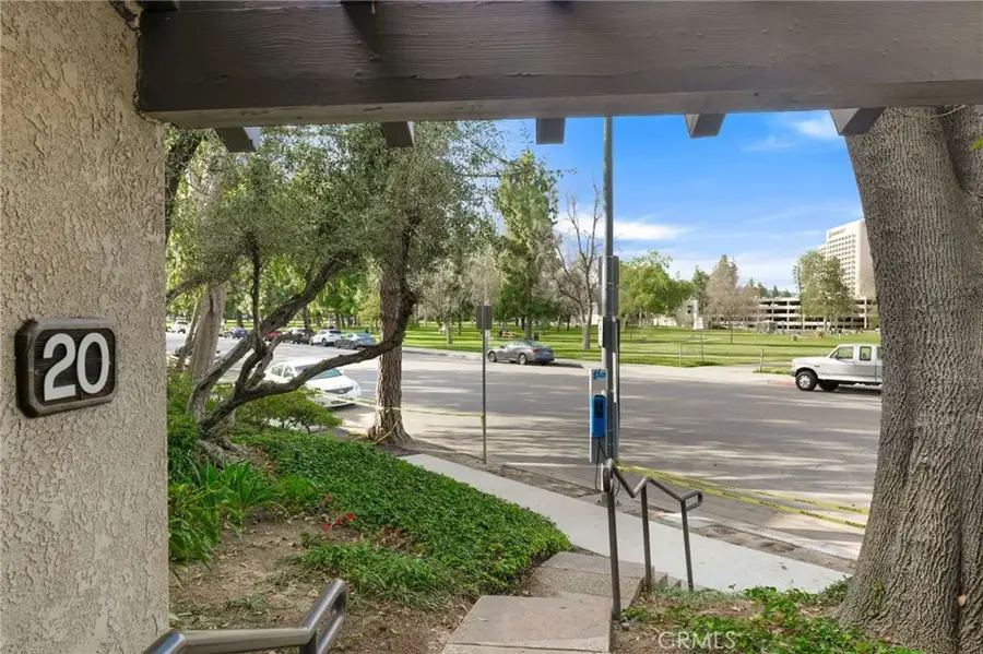 5757 Owensmouth Avenue #20, Woodland Hills, CA 91367 - #3