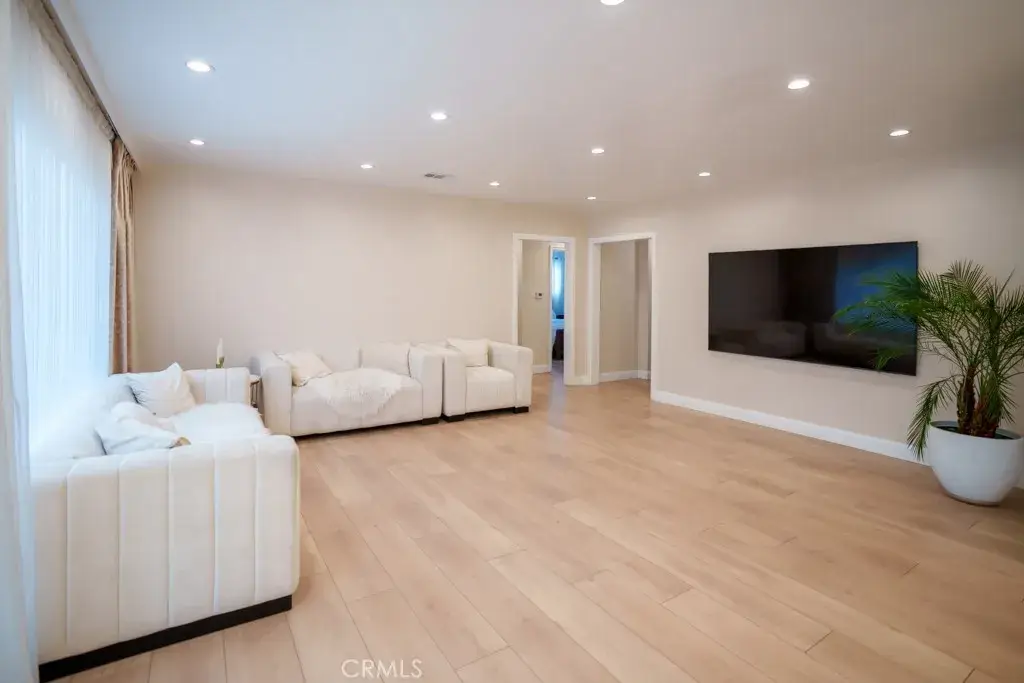 15500 Chatsworth, Mission Hills, CA 91345 - #1