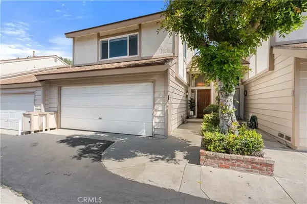 18319 Collins #7, Tarzana, CA 91356