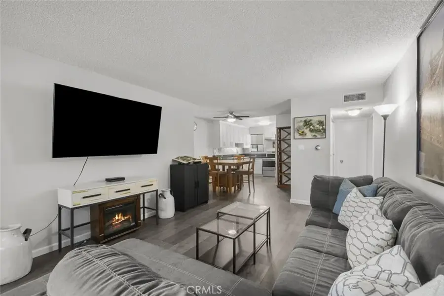 18555 Collins Street #C18, Tarzana, CA 91356 - #3