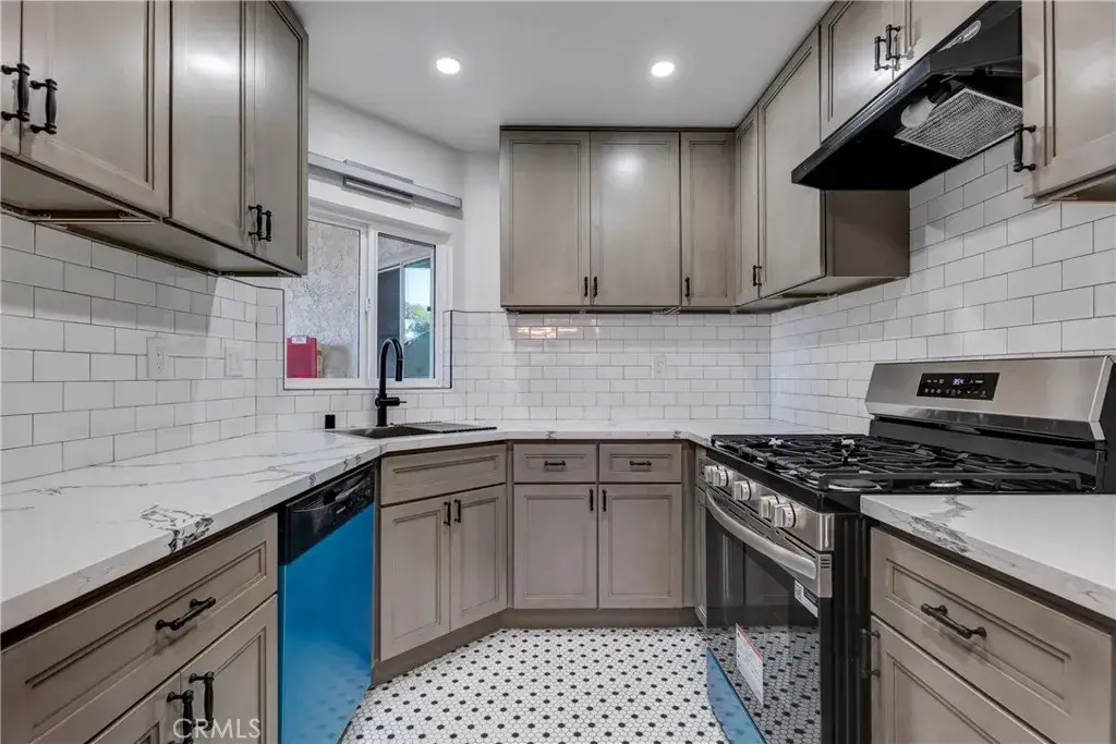 1742 Sinaloa #329, Simi Valley, CA 93065 - #1