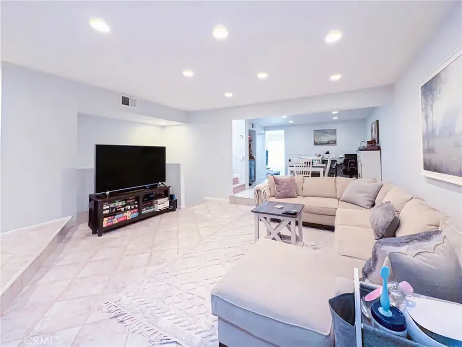 7904 Topanga Canyon Blvd #3, Canoga Park, CA 91304 - #3