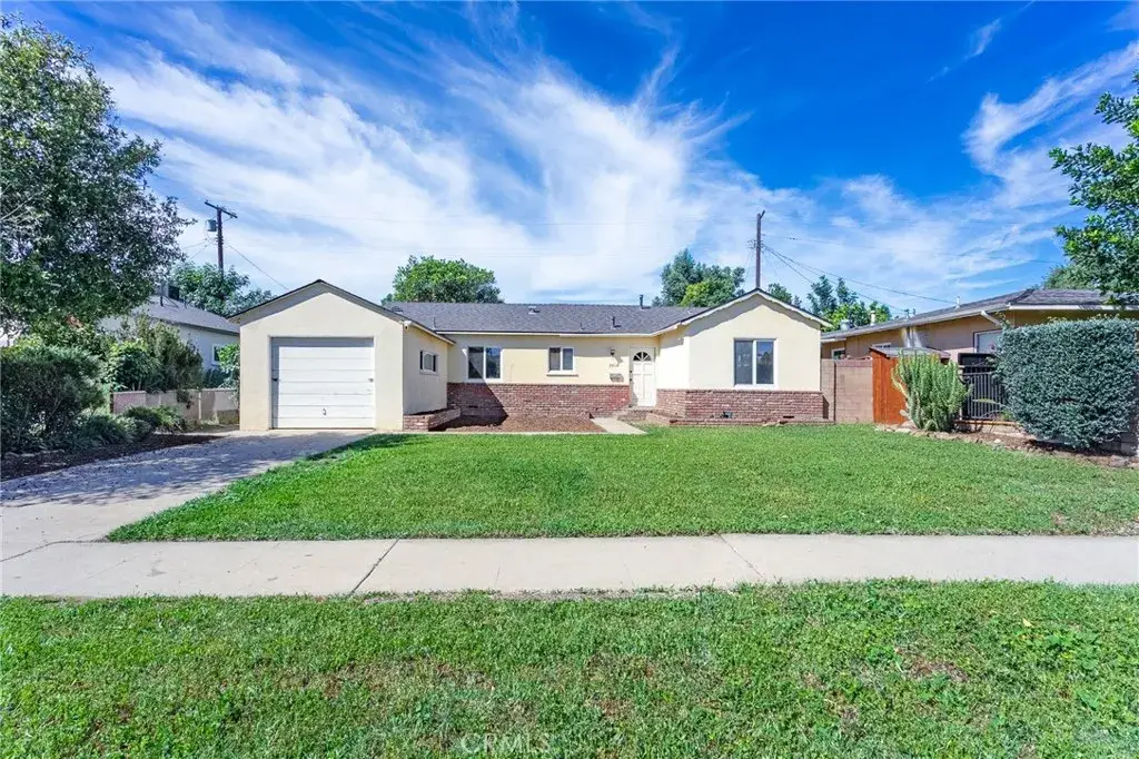 7513 Oak Park, Lake Balboa, CA 91406 - #1