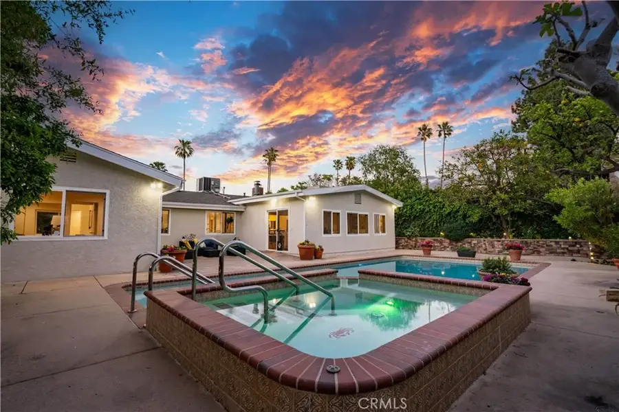 20624 Oxnard Street, Woodland Hills, CA 91367 - #2