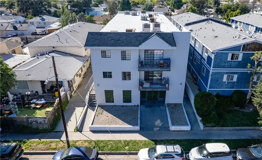 7437 Haskell Avenue, Van Nuys, CA 91406 - #3