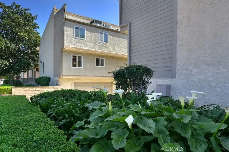 7240 Shirley #101, Reseda, CA 91335 - #2