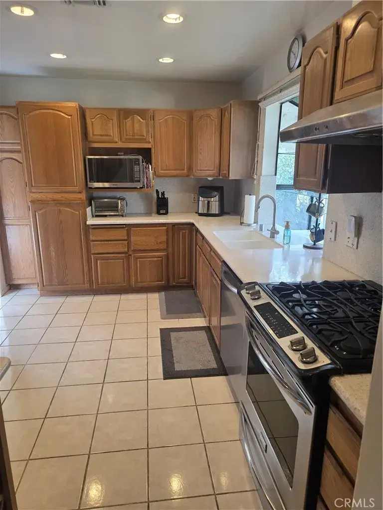 19040 Friar, Tarzana, CA 91335 - #2