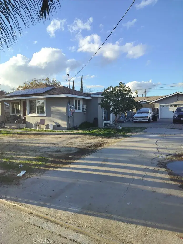 11823 Blythe, North Hollywood, CA 91605 - #1