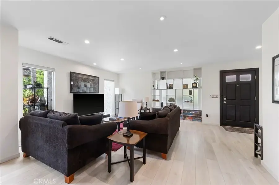 11744 Moorpark #F, Studio City, CA 91604 - #2