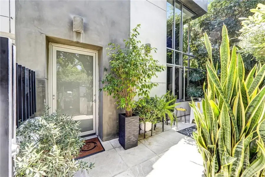 1120 N El Centro #5, Los Angeles, CA 90038 - #3
