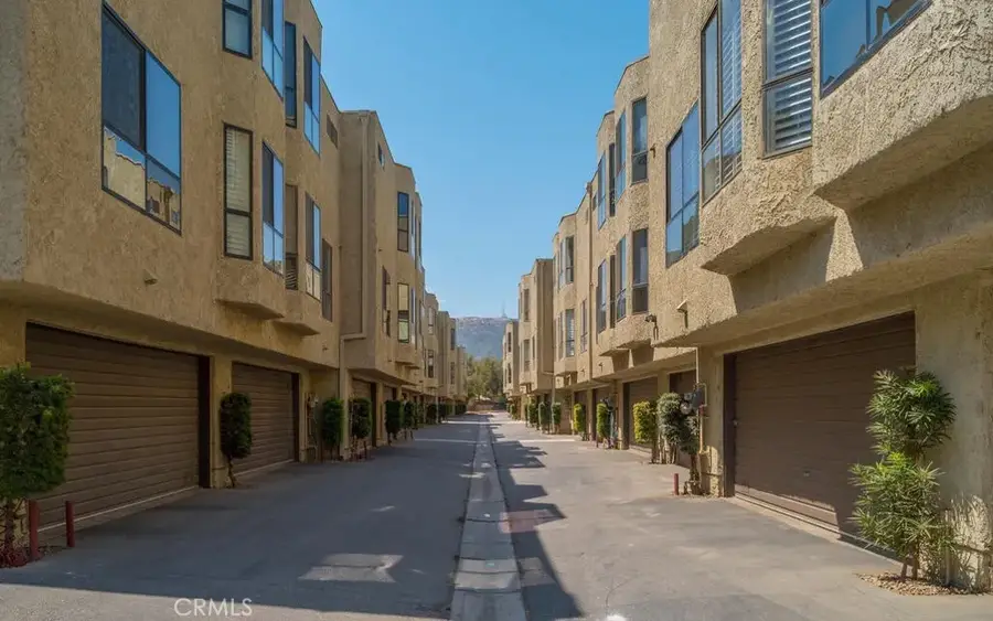 984 W Riverside Drive, Burbank, CA 91506 - #3