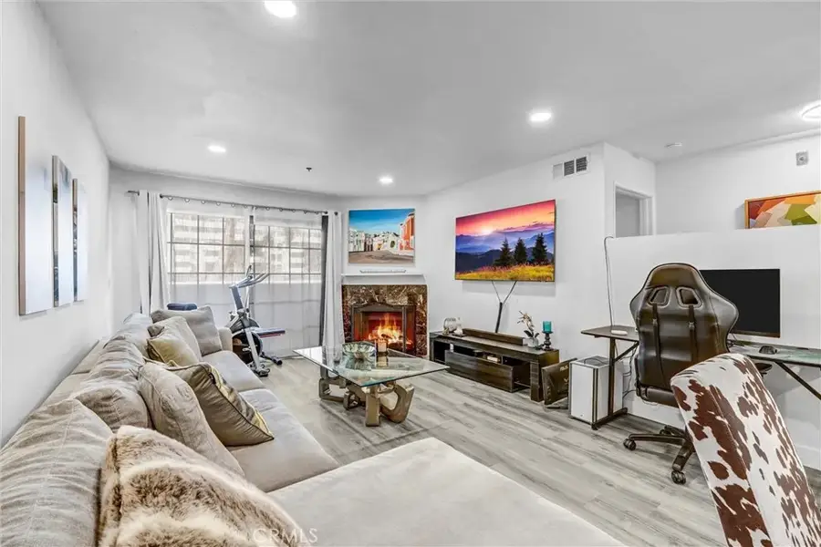 6545 Reseda Boulevard #6, Reseda, CA 91335 - #2