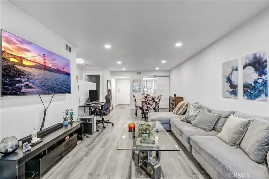 6545 Reseda Boulevard #6, Reseda, CA 91335 - #3
