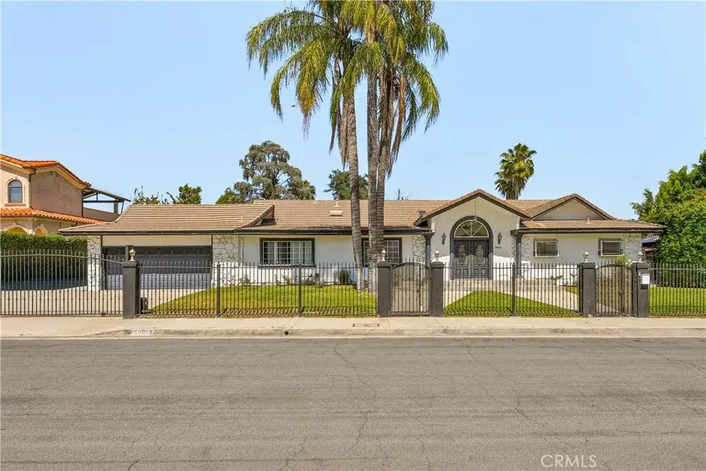 18841 Pasadero Drive, Tarzana, CA 91356 - #1