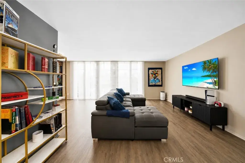 7260 Hillside Avenue #207, Los Angeles, CA 90046 - #1