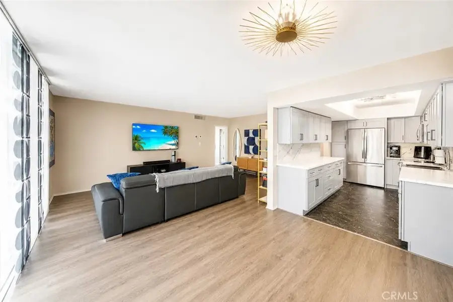 7260 Hillside Avenue #207, Los Angeles, CA 90046 - #3