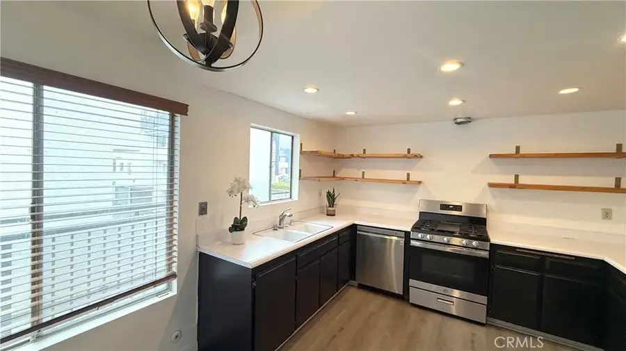 12380 Chandler Boulevard #B, Valley Village, CA 91607 - #2