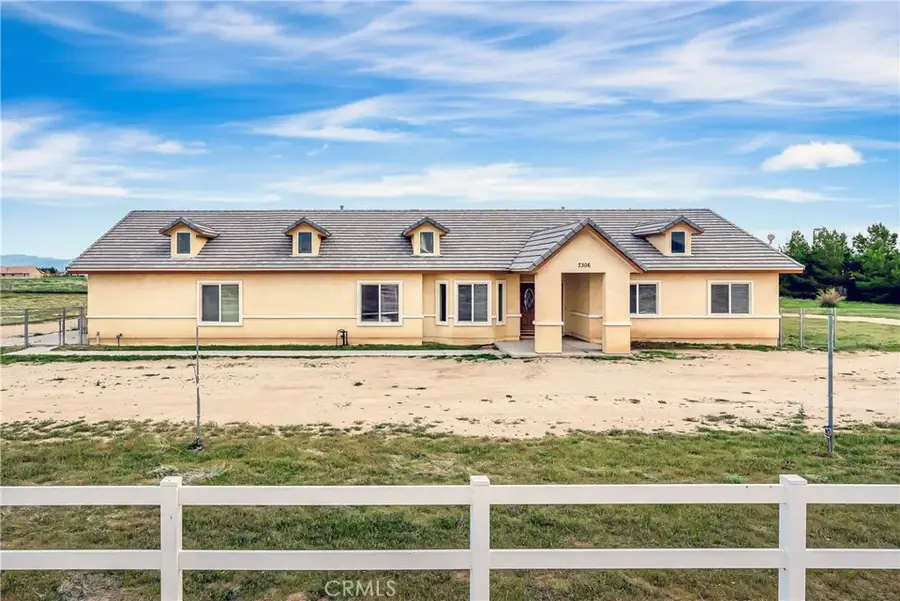 7306 W Avenue A8, Lancaster, CA 93536 - #2