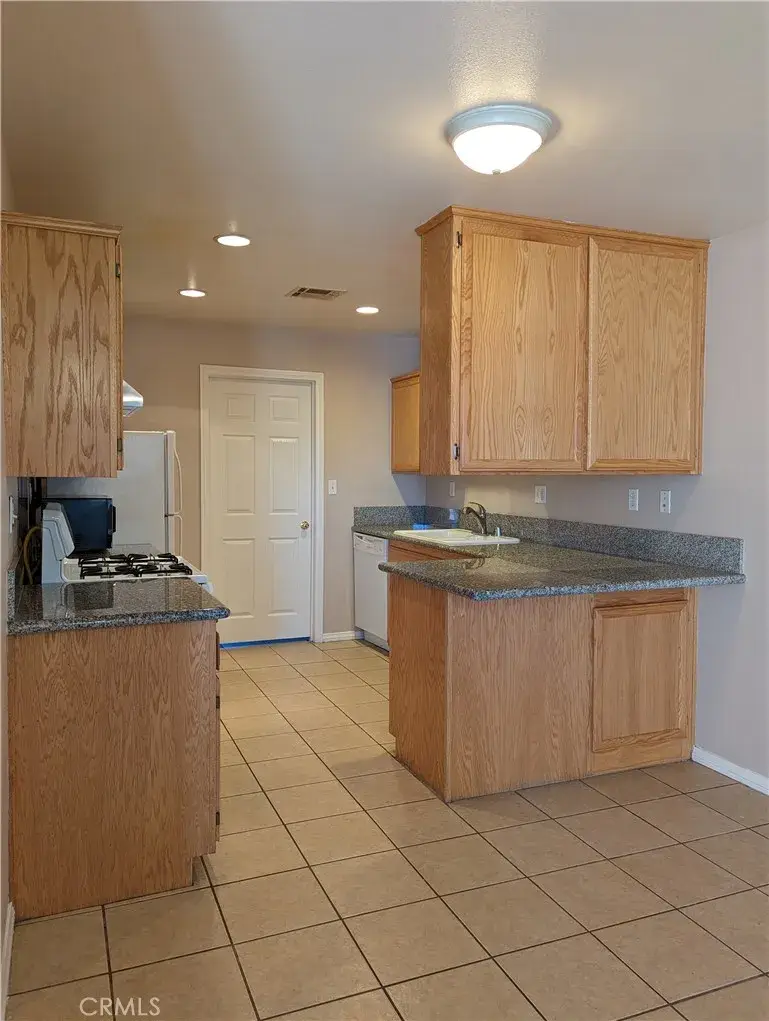 8531 Columbine Ave, California City, CA 93505 - #3