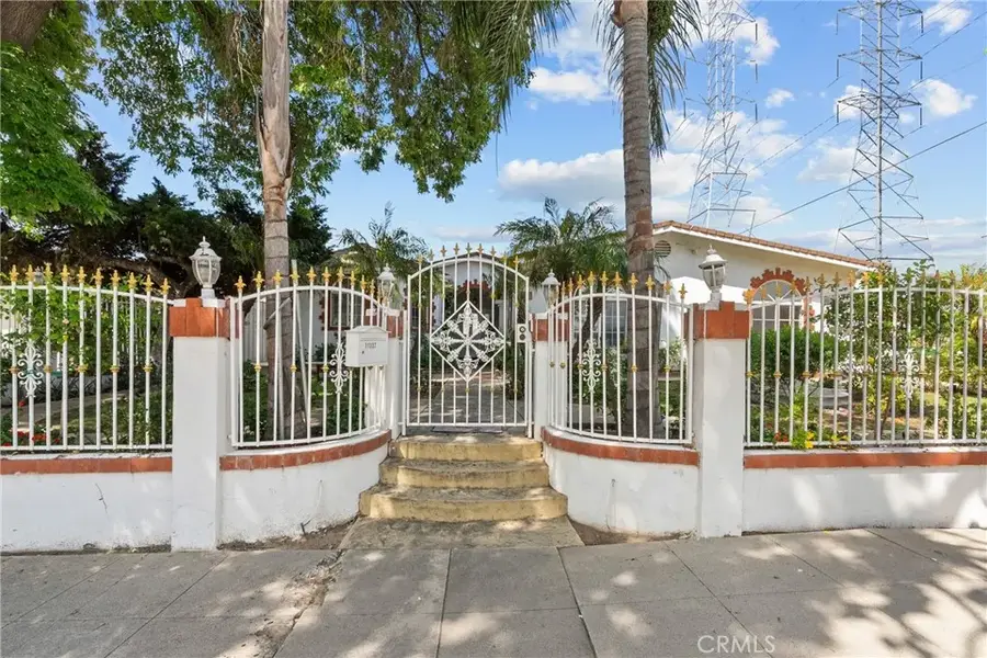 11337 Hayvenhurst, Granada Hills, CA 91344 - #3