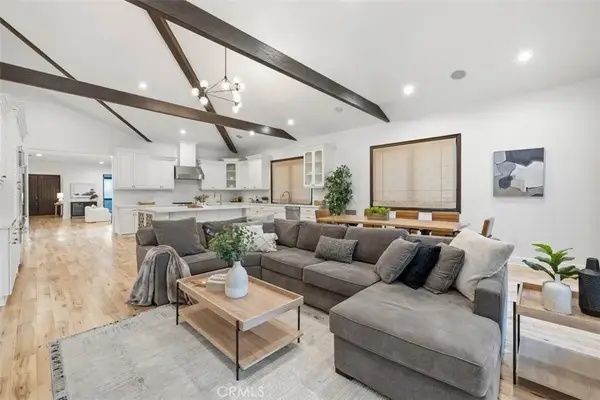 22953 Oxnard Street, Woodland Hills, CA 91367