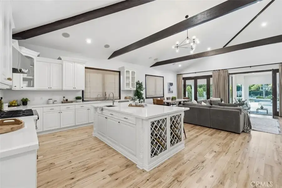 22953 Oxnard Street, Woodland Hills, CA 91367 - #2