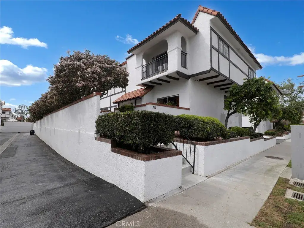 10030 Owensmouth #25, Chatsworth, CA 91311 - #1