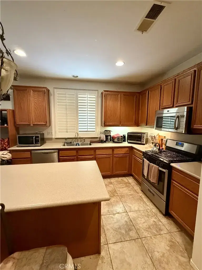 215 Gamez, Hemet, CA 92545 - #2