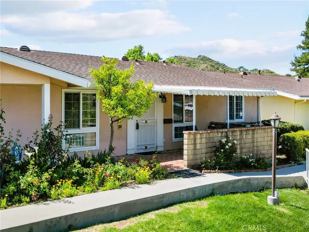 19163 Avenue Of The Oaks #A, Newhall, CA 91321 - #1