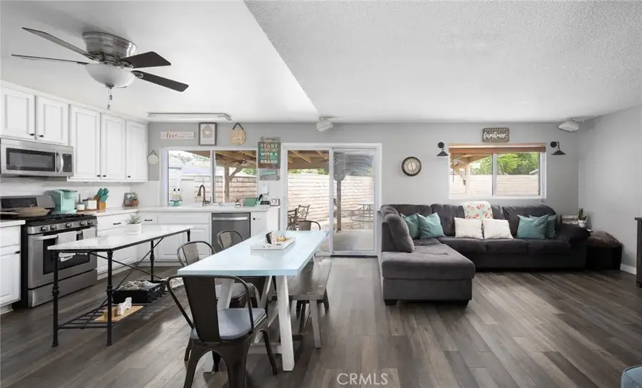 21515 Alaminos, Saugus, CA 91350 - #2