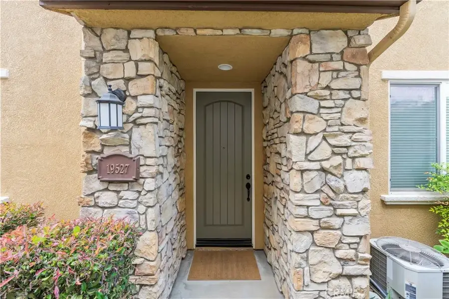 19527 Opal Lane, Saugus, CA 91350 - #3