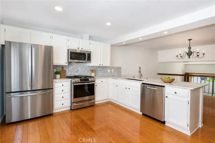18344 Collins Street #A, Tarzana, CA 91356 - #2