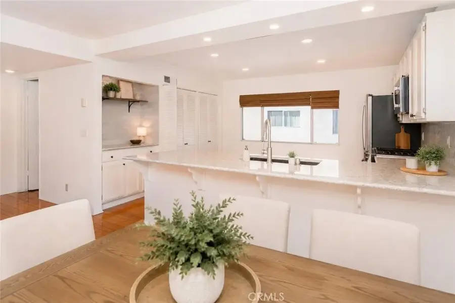 18344 Collins Street #A, Tarzana, CA 91356 - #3