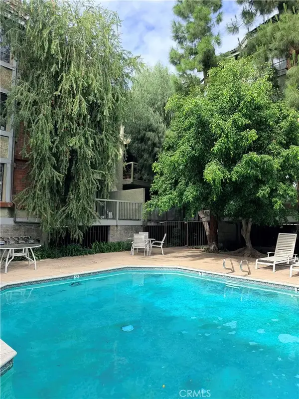 18324 Clark Street #120, Tarzana, CA 91356