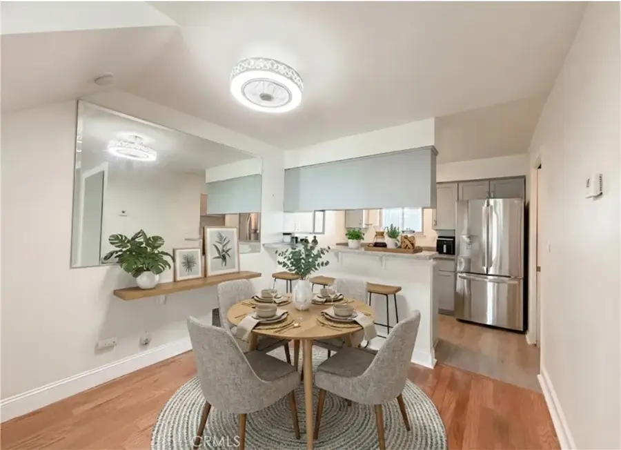 22131 N Oxnard Street #A, Woodland Hills, CA 91367 - #2