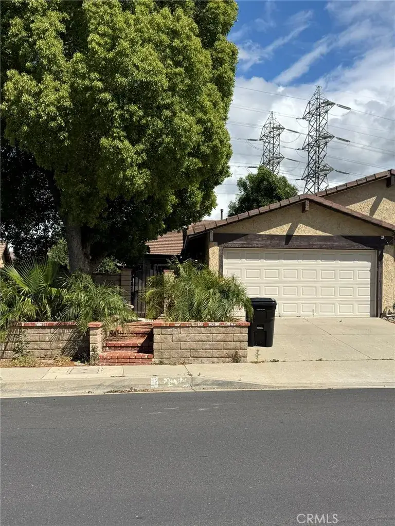 25586 Alicante, Valencia, CA 91355 - #1