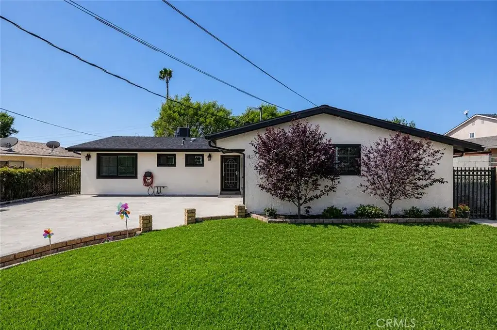 11625 Gladstone Avenue, Sylmar, CA 91342 - #1