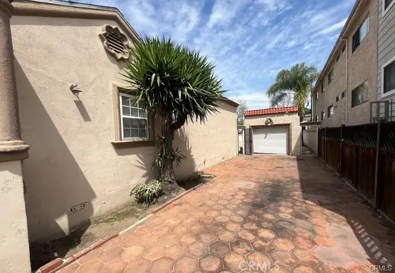 14717 Victory Boulevard, Van Nuys, CA 91411 - #3