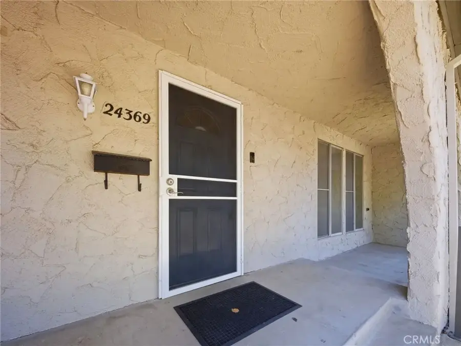 24369 La Glorita, Newhall, CA 91321 - #2