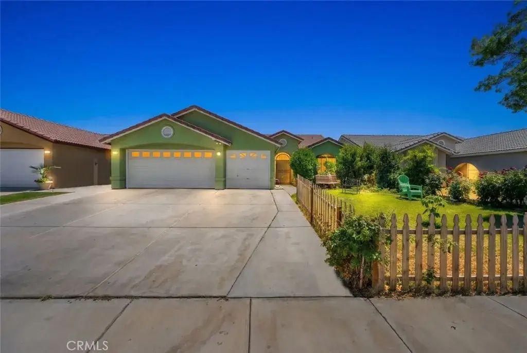 2901 Flint Hills Drive, Bakersfield, CA 93313 - #1