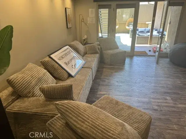 5237 Topanga Canyon, Woodland Hills, CA 91364 - #2