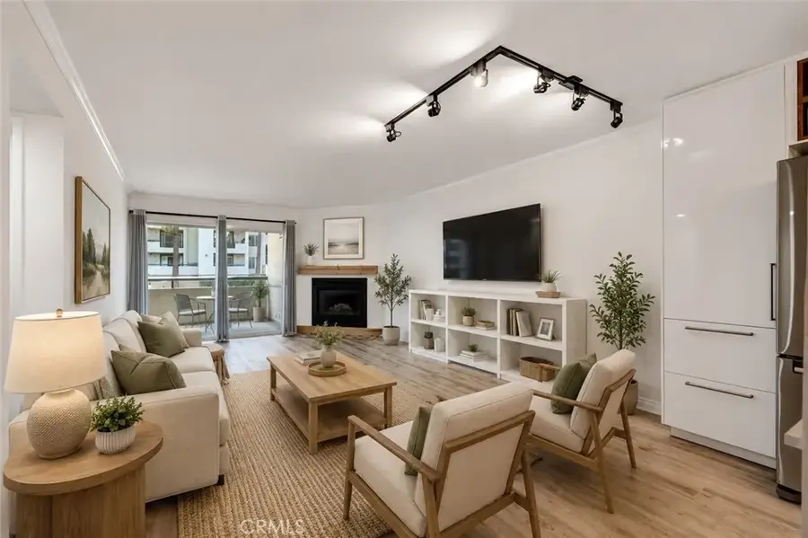 5550 Owensmouth #104, Woodland Hills, CA 91367 - #2