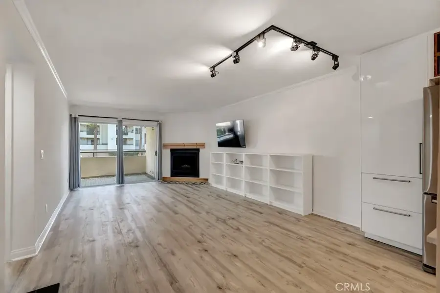 5550 Owensmouth #104, Woodland Hills, CA 91367 - #3