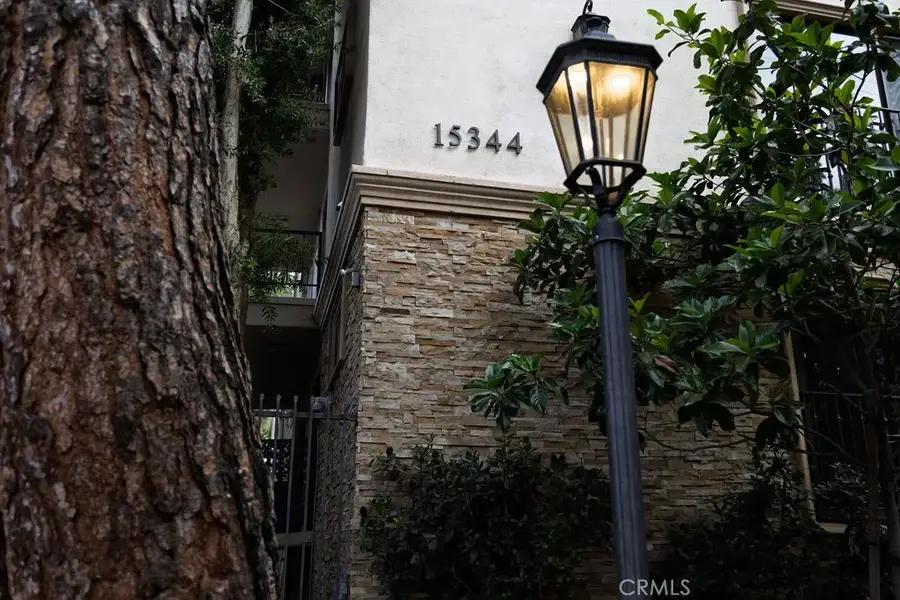 15344 Weddington Street #104, Sherman Oaks, CA 91411 - #2