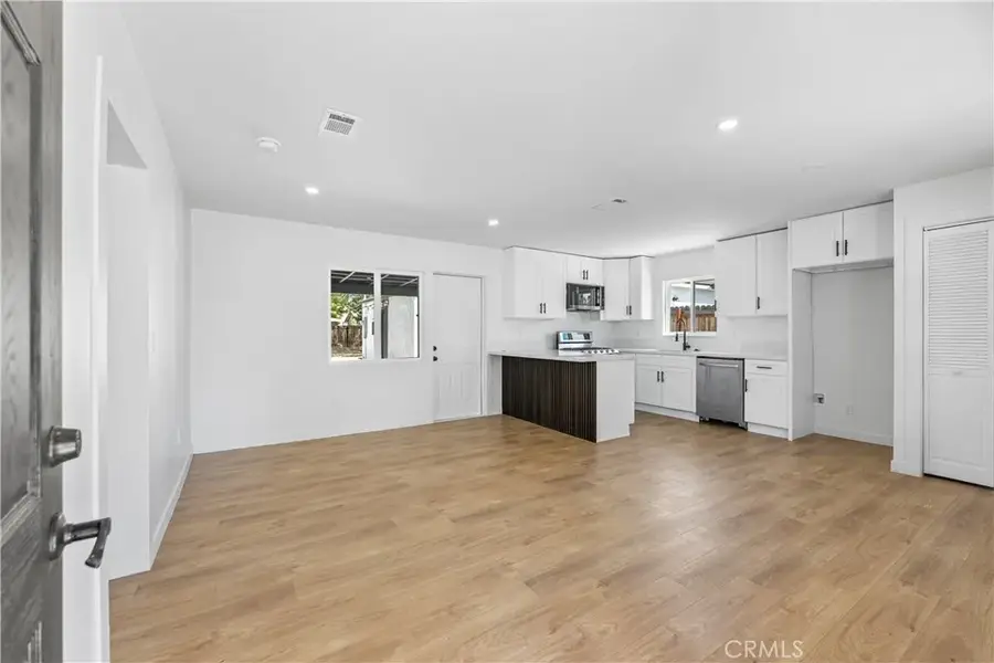 45040 Redwood Avenue, Lancaster, CA 93534 - #2