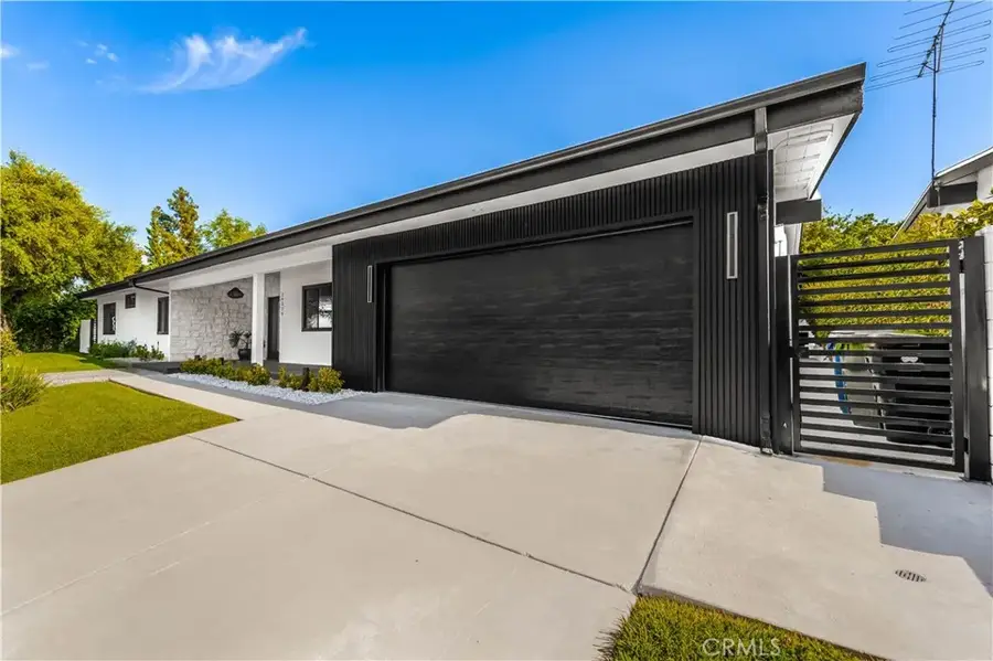 24320 Bessemer Street, Woodland Hills, CA 91367 - #3
