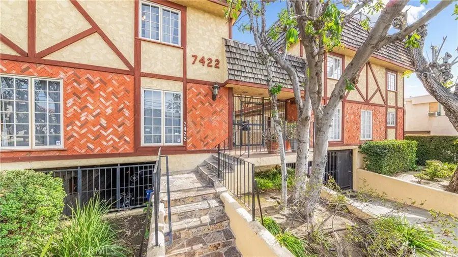 7422 Hazeltine, Van Nuys, CA 91405 - #2