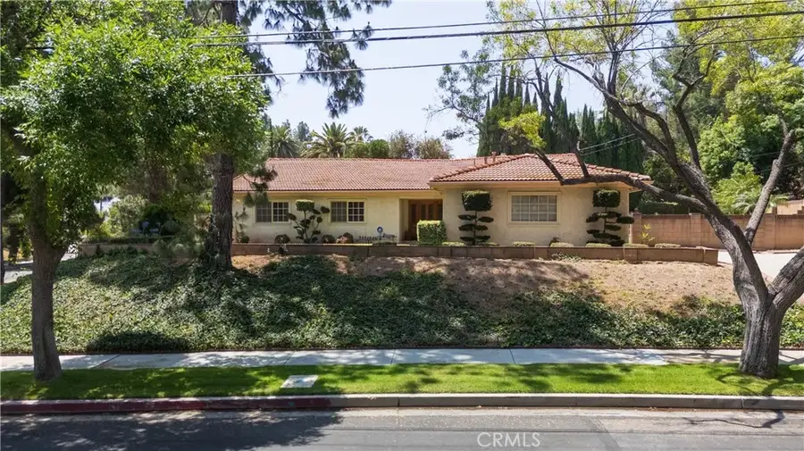 19600 Kingsbury Street, Chatsworth, CA 91311 - #2
