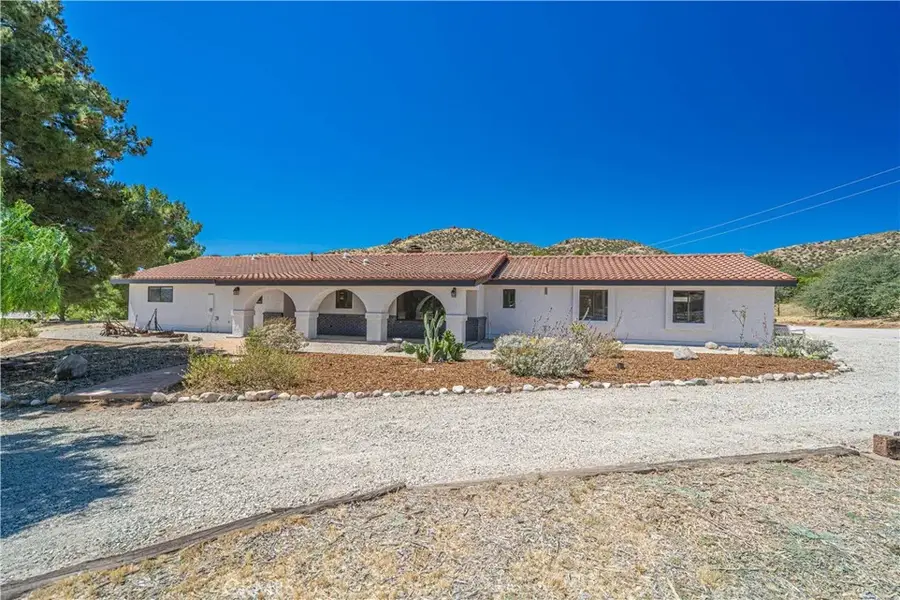 11820 Darling Rd., Agua Dulce, CA 91390 - #2