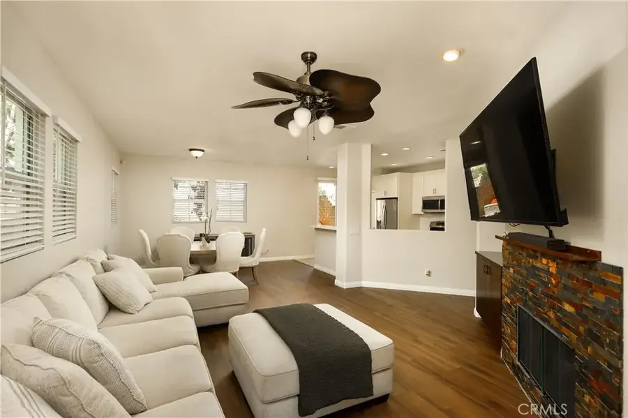 28215 Clementine Drive, Saugus, CA 91350 - #3
